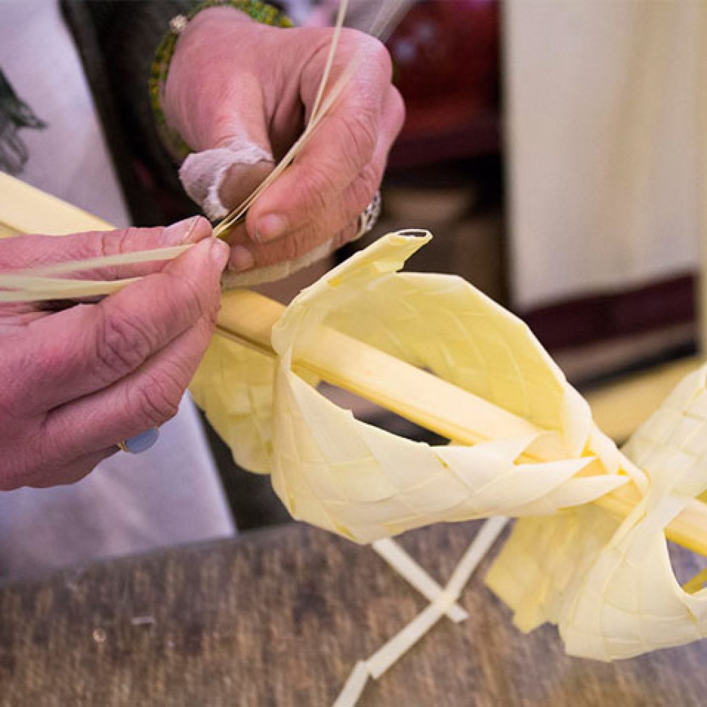 Taller de Palmes al Centre Parroquial